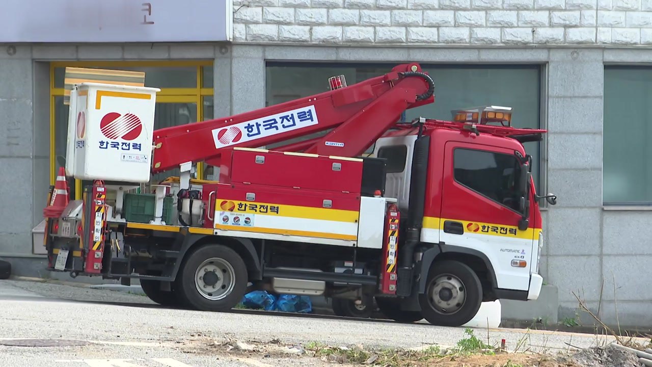 광주 아파트 밀집 지역 정전...인근 변압기 고장 추정 / YTN