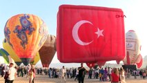 Kapadokya Balon ve Kültür Yolu Festivali'nde Renkli Gökyüzü