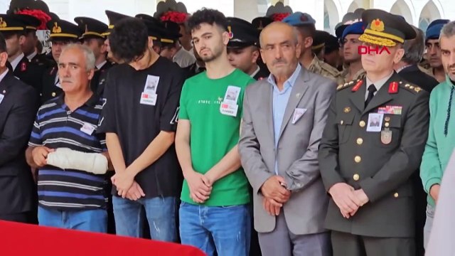 Şehit cenazesinde yürekleri dağlayan görüntü! Eşinin tabutuna son kez bakarak gözyaşı döktü