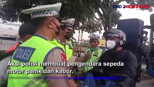Polisi Gelar Razia Lalin di Kalideres, Pemotor Panik hingga Keranjangnya Jatuh