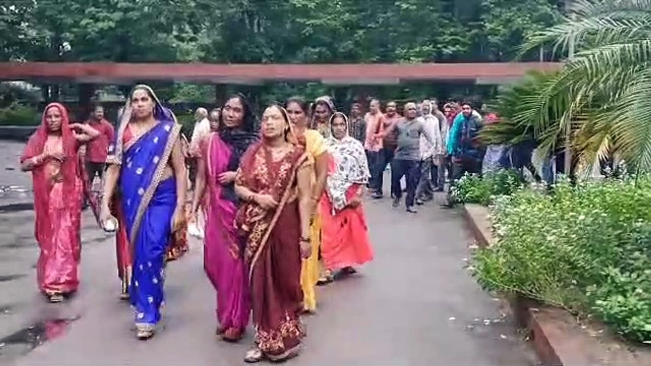 भू- विस्थापितों ने कुसमुंडा जीएम दफ्तर किया घेराव