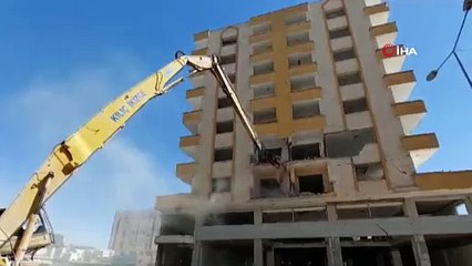 Deprem değil bina öldürür sözü bu görüntülerle kanıtlandı