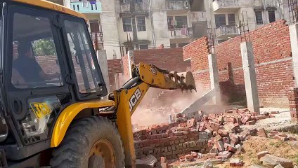 16 अवैध विला ध्वस्त