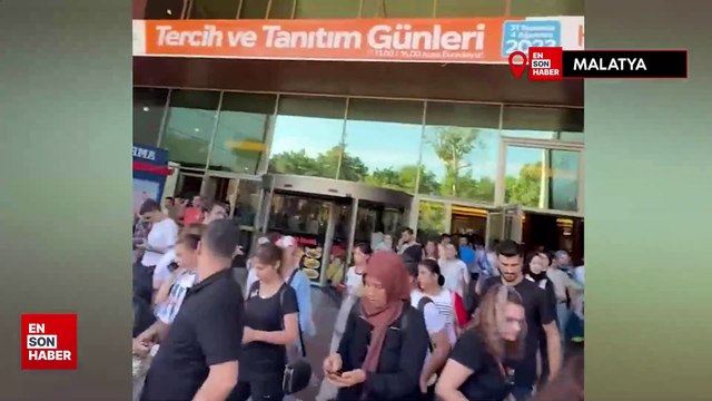 Malatya'da meydana gelen deprem sonrası sonrası vatandaşlar sokağa çıktı