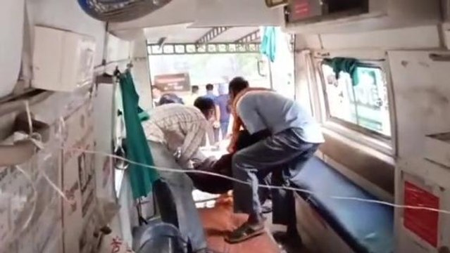 बांदा: सवारियों से भरा ऑटो पलटा, मची चीख पुकार,इतने लोग खून से लाल