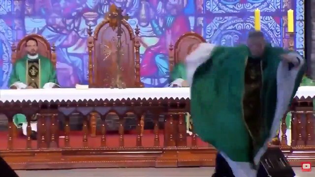 Brezilyalı papaz “Şişman kadınlar cennete giremez deyince ortalık karıştı