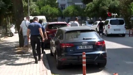 Komşular zihinsel engelli genci eli kelepçeli halde camda fotoğraflayınca polisler hemen harekete geçti