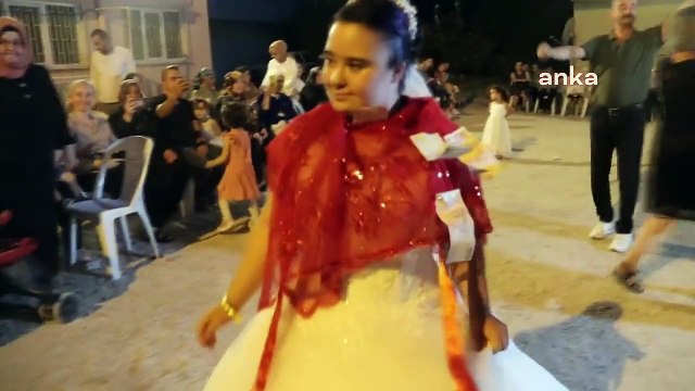 Down Sendromlu Ayşe'nin Kına Gecesi Hayali Gerçek Oldu