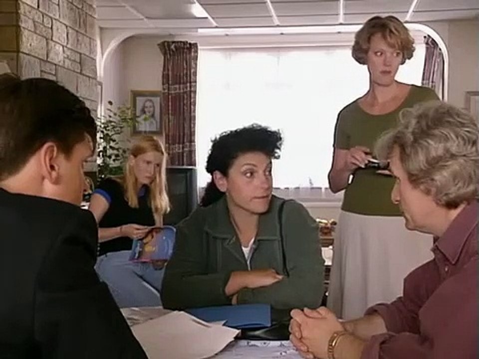 The Bill S12E01 Call Waiting