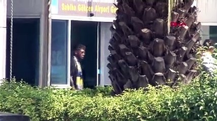 Brezilyalı yıldız Fred’e tezahüratlı karşılama