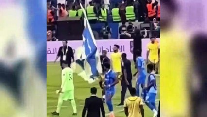 C'est le bordel tout d'un coup ! Talisca a commencé un combat avec son mouvement post-championnat