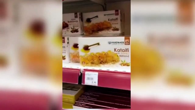 Le Turc, qui est entré sur un marché en Grèce, n'en croyait pas ses yeux.