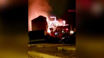 Fatih'te ahşap bina alev alev yandı