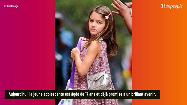 Suri Cruise : À 17 ans, la fille de Tom Cruise, jolie brune aux cheveux longs... a des jambes musclées !