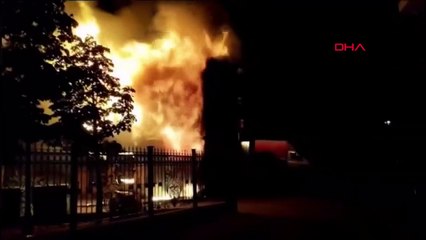 Un incendie se déclare dans un bâtiment en bois de 2 étages à Fatih