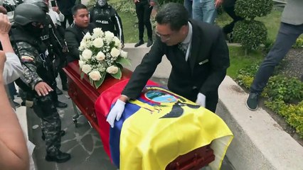 Corpo de candidato à presidência do Equador é velado com forte esquema de segurança