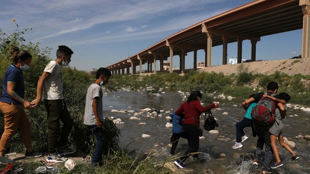 Es preocupante porque se violan tratados internacionales , experto en migración sobre las boyas instaladas en Río Bravo