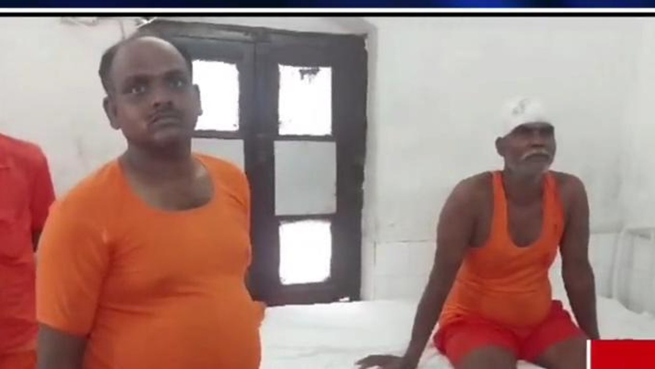 बड़ा हादसा: कांवरियों को लेकर देवघर जा रही जीप बैरियर से टकराई, कई लोग घायल, मची अफरा-तफरी