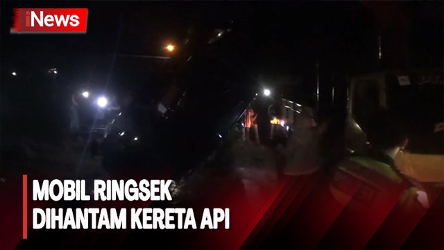 Mobil Ringsek Tertabrak Kereta Api, Pengemudi Selamat