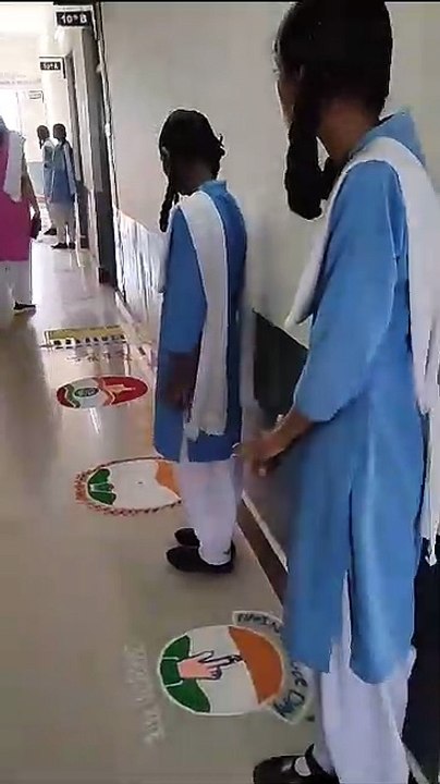 मतदाता जागरूकता अभियान अंतर्गत बच्चों ने बनाई मनमोहक रंगोली