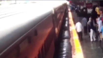 जबलपुर: चलती ट्रेन में चढ़ने की कोशिश, VIDEO देख दहल जाएगा दिल