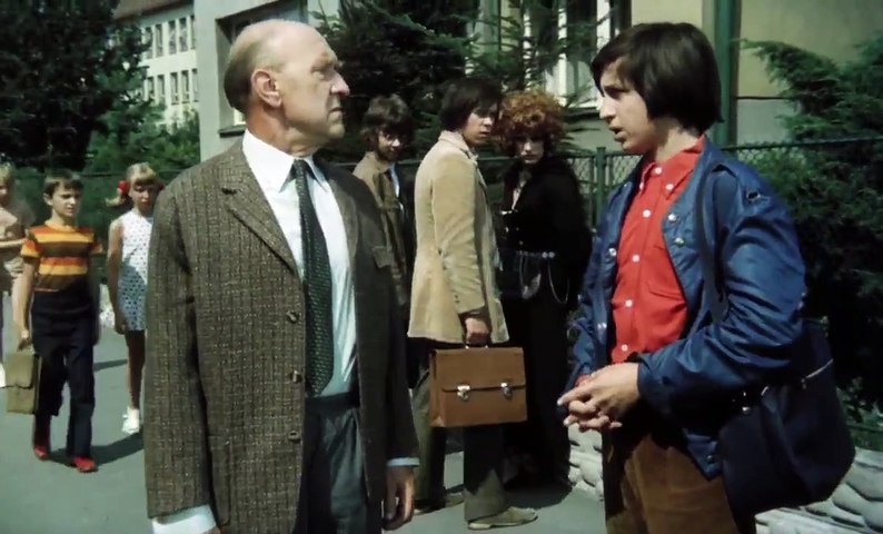 Das Mädchen auf dem Besenstiel (1972)