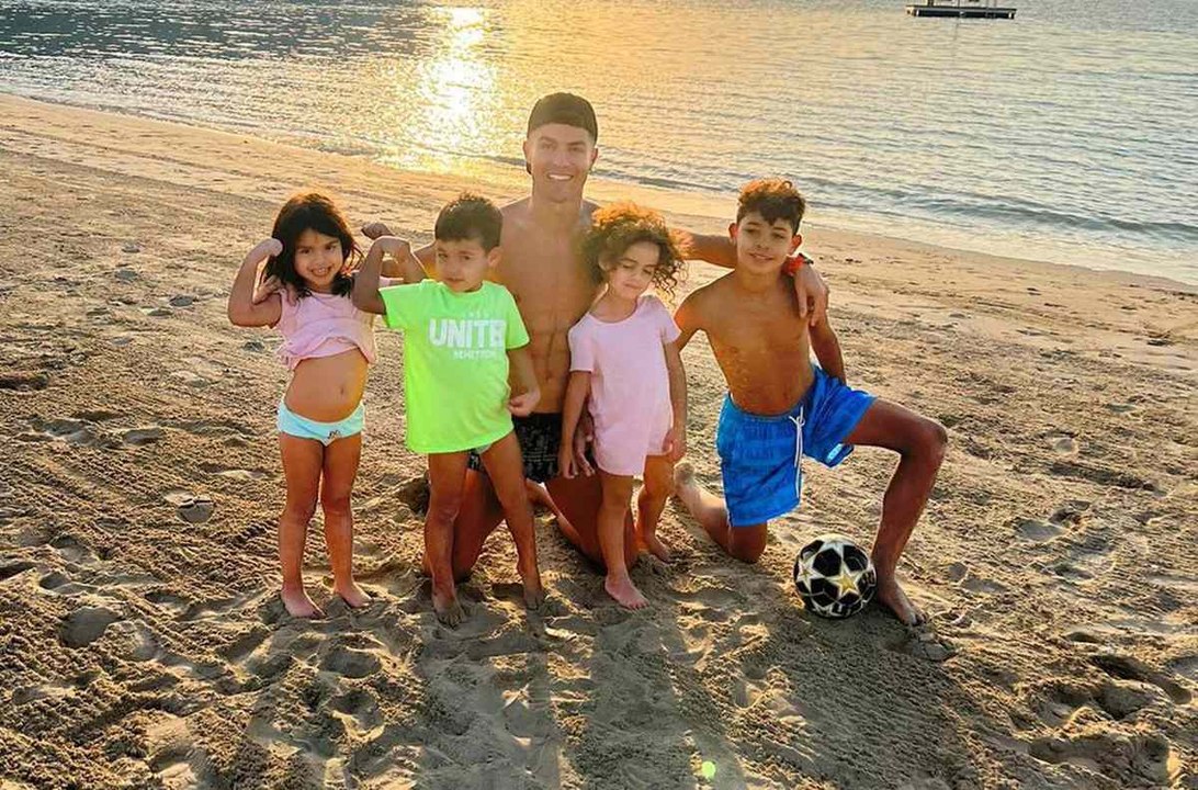 أبناء رونالدو يحتفلون بلقب كأس الملك سلمان