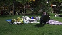 Peş peşe üç depremle sarsılan Malatyalılar park ve bahçelerde sabahlıyor
