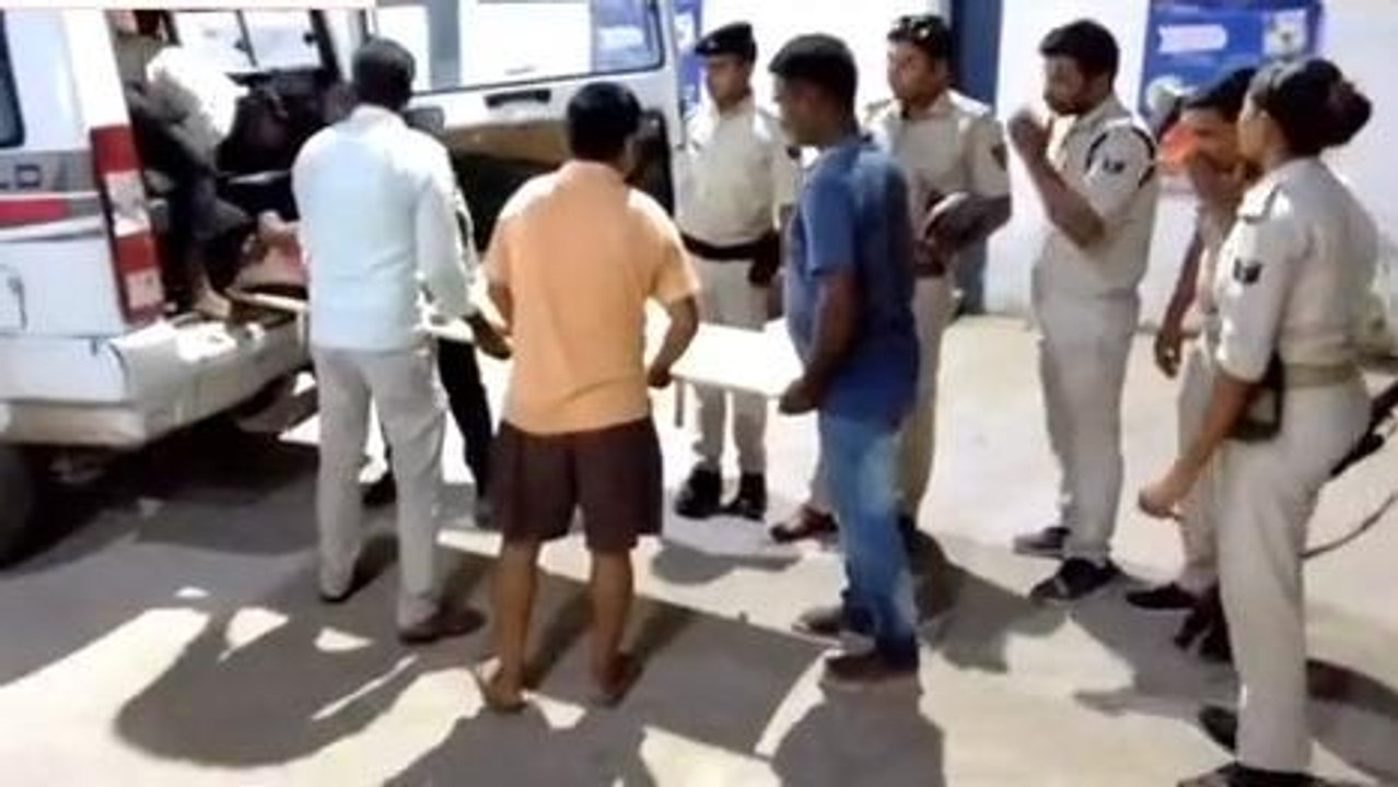 रोहतास: लकड़ी लदी गाड़ी और बाइक की हुई टक्कर, दो घायल