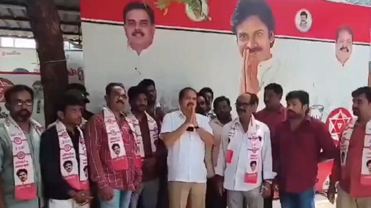 కాకినాడ జిల్లా: వైసీపీకి భారీ షాక్.. జనసేనలోకి జంప్