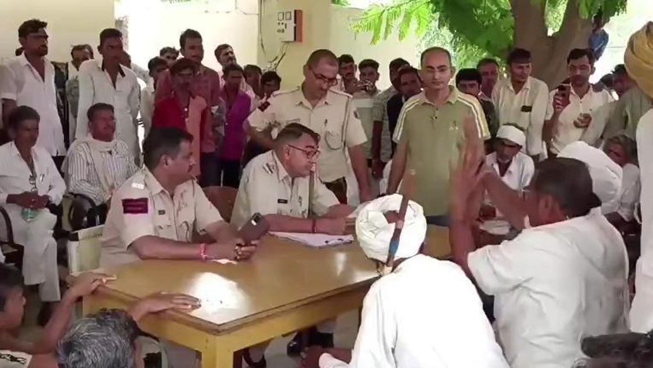 जालोर: बदमाशों ने दुकानदार पर किया हमला, आक्रोशित ग्रामीणों ने पुलिस थाने का किया घेराव