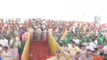 सीएम ने गुनगुनाया देश भक्ति गीत, नदिया चले चले रे धारा तुझको चलना होगा...
