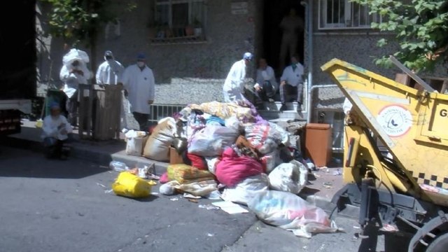 Evden 5 ton çöp çıktı