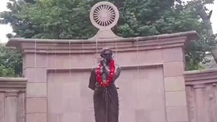 इसी जगह पर 15 साल के क्रांतिकारी चंद्रशेखर आजाद पर अंग्रेजों ने बरसाए थे कोड़े, देखें वीडियो