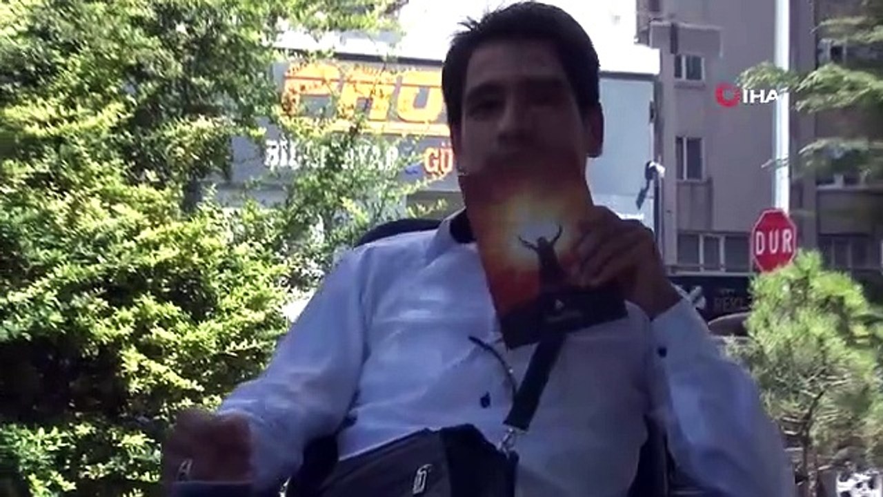 L'écrivain handicapé Hikmet Ekiz donne de l'espoir aux handicapés avec son livre "Holding to Life with Hope"