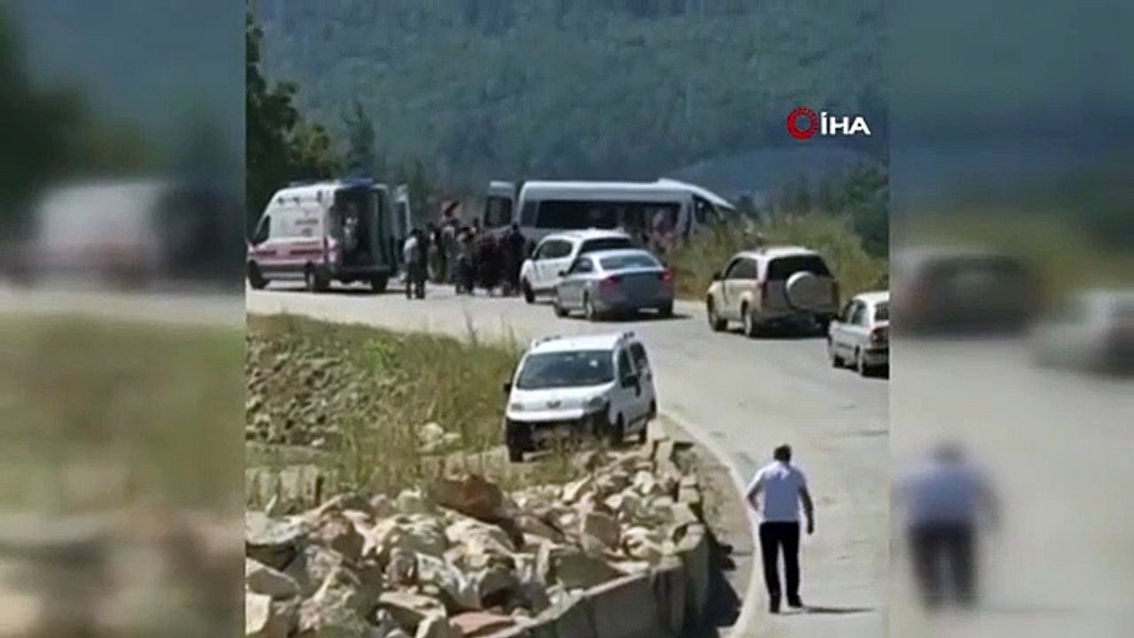 Un camion et une fourgonnette sont entrés en collision frontale : 1 mort, 5 blessés