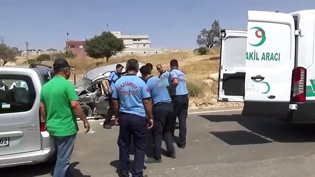 Accident catastrophique à Gaziantep： 1 mort, 8 blessés Des véhicules utilitaires légers sont entrés en collision frontale