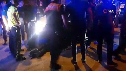 Kavga ihbarına giderken otomobil ile çarpışan motosikletli 2 polis yaralandı