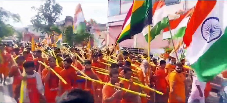 सावन मास में गलता तीर्थ में शिवभक्तों का कांवड जल से अभिषेक के लिए शिवभक्तों का तांता