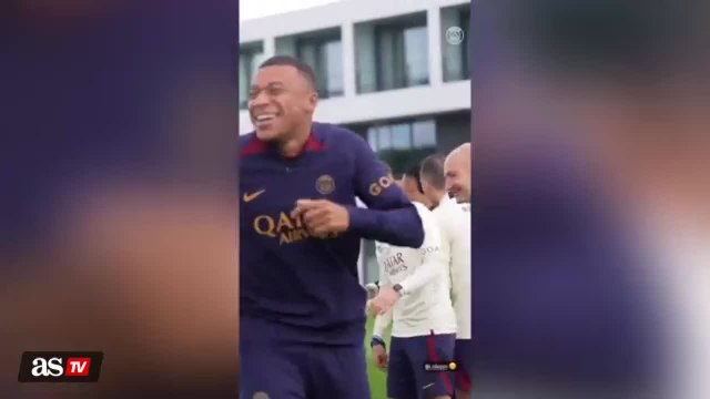 Watch: Mbappé's joyful reception from PSG teammates