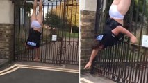 Londra'da bir polis memuru kovalamaca sırasında tepetaklak halde çite sıkıştı o anlar video kaydına alındı