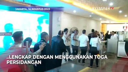 Bawa Rombongan Advokat, Kamaruddin Simanjuntak Penuhi Pemeriksaan Sebagai Tersangka