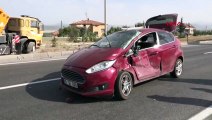 Burdur'da Vinçle Otomobil Çarpışması: 2 Kişi Yaralandı