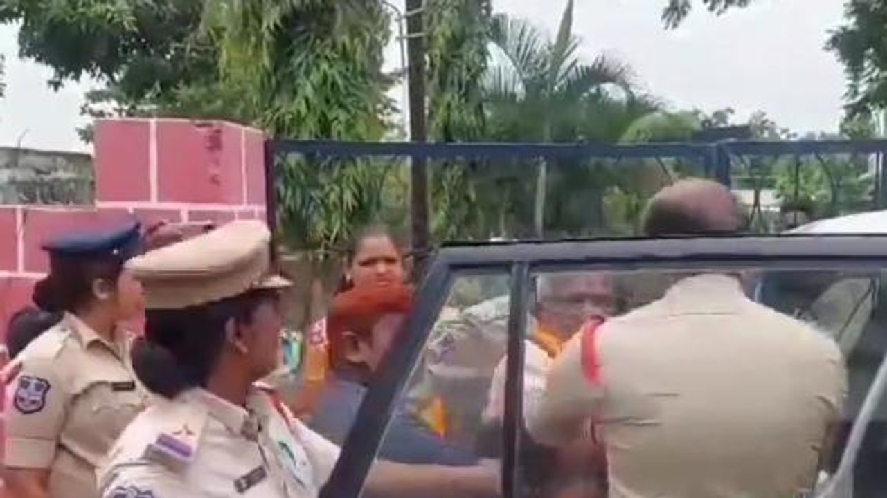 మంచిర్యాల: పోలీస్ స్టేషన్ వద్ద నెలకొన్న ఉద్రిక్త వాతావరణం
