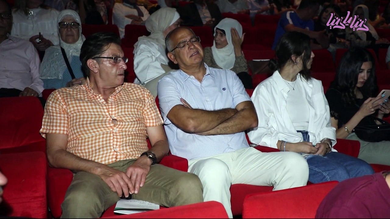 مسرحية  نون  تنوّر الحقائق بالضحك