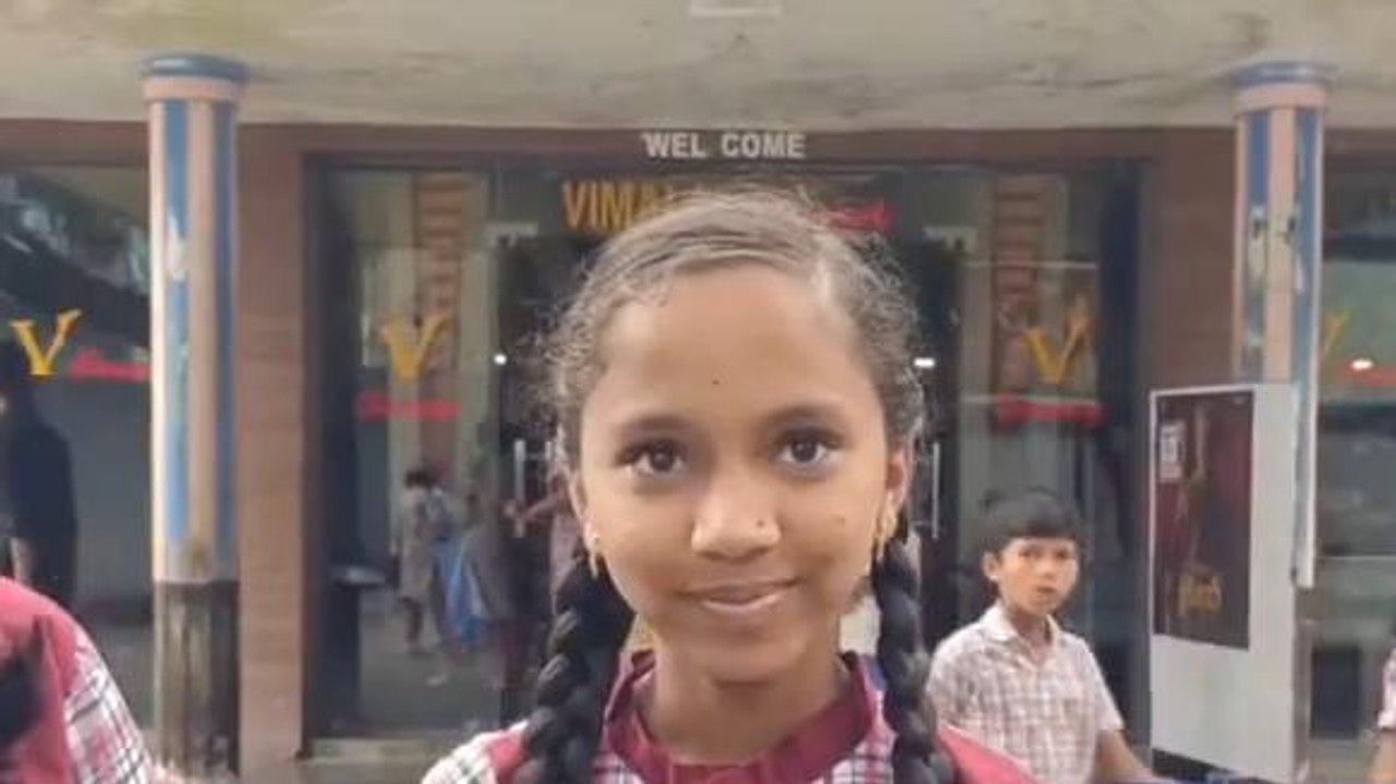 సిరిసిల్ల: గాంధీ సినిమా ప్రదర్శన.. విద్యార్థుల...