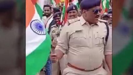 इंदौर:थाना इंस्पेक्टर के डांस का वीडियो हुआ वायरल, बचपन से मिथुन और गोविंदा के डांस के दीवाने