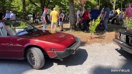 Raduno di auto e moto d'epoca: in 100 sfrecciano in Valdichiana