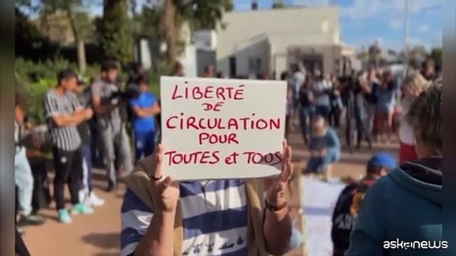 Omaggio a Calais ai migranti morti nel naufragio nella Manica