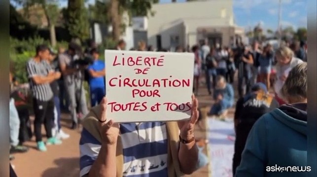 Omaggio a Calais ai migranti morti nel naufragio nella Manica